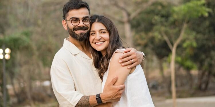 विराट कोहली, अनुष्का शर्मा टेस्ट क्रिकेट से सेवानिवृत्ति की घोषणा करने के एक दिन बाद वृंदावन का दौरा करें। घड़ी
