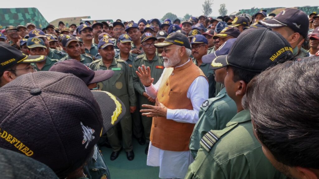 अदमपुर में पीएम मोदी: 'जब हमारे ड्रोन, मिसाइलों ने हमारे दुश्मनों को मारा, तो वे भारत माता की जय सुनते हैं'