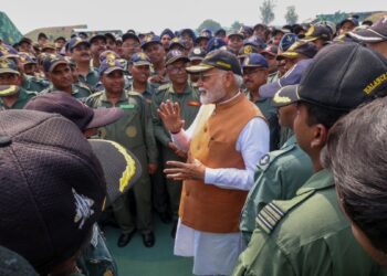 अदमपुर में पीएम मोदी: 'जब हमारे ड्रोन, मिसाइलों ने हमारे दुश्मनों को मारा, तो वे भारत माता की जय सुनते हैं'