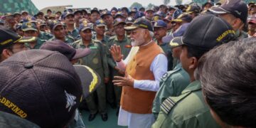 अदमपुर में पीएम मोदी: 'जब हमारे ड्रोन, मिसाइलों ने हमारे दुश्मनों को मारा, तो वे भारत माता की जय सुनते हैं'