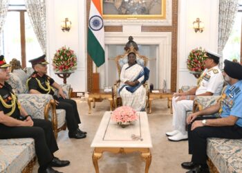 सीडी, तीन सशस्त्र बलों के प्रमुख राष्ट्रपति मुरमू से मिलते हैं, ऑपरेशन सिंदूर के बारे में उन्हें संक्षिप्त करें