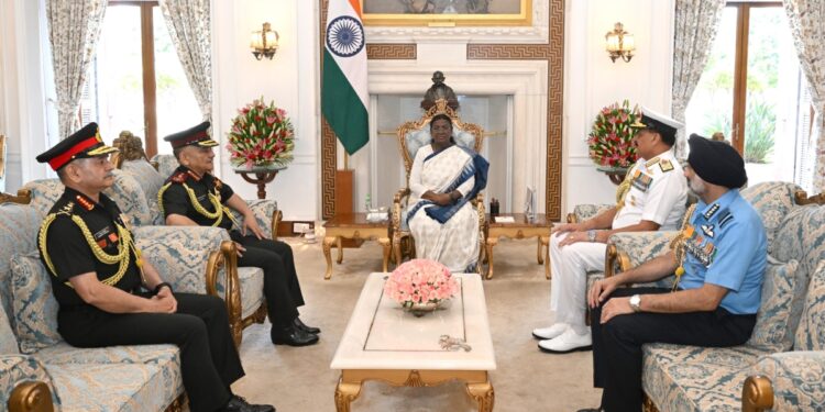 सीडी, तीन सशस्त्र बलों के प्रमुख राष्ट्रपति मुरमू से मिलते हैं, ऑपरेशन सिंदूर के बारे में उन्हें संक्षिप्त करें