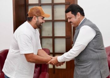 रोहित शर्मा ने महाराष्ट्र सीएम देवेंद्र फडनवीस से मुलाकात की, परीक्षण सेवानिवृत्ति की घोषणा के बाद