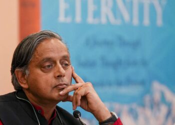भारत-पाकिस्तान टिप्पणी: शशि थरूर ने 'लक्ष्मण रेखा' को पार किया, पार्टी के विचारों को प्रतिबिंबित नहीं करता है, कांग्रेस का कहना है कि