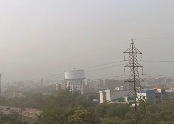 अचानक मौसम परिवर्तन, सामान्य जीवन प्रभावित होने के कारण बड़े पैमाने पर धूल आंधी दिल्ली-एनसीआर हिट करती है