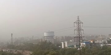 अचानक मौसम परिवर्तन, सामान्य जीवन प्रभावित होने के कारण बड़े पैमाने पर धूल आंधी दिल्ली-एनसीआर हिट करती है