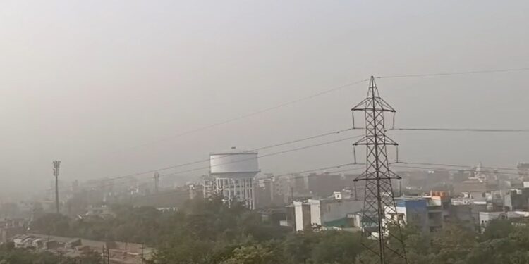 अचानक मौसम परिवर्तन, सामान्य जीवन प्रभावित होने के कारण बड़े पैमाने पर धूल आंधी दिल्ली-एनसीआर हिट करती है