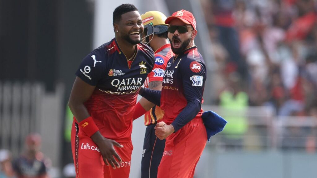 RCB को IPL 2025 फिर से शुरू होने से पहले बड़े पैमाने पर बढ़ावा मिलता है क्योंकि रोमारियो शेफर्ड और लियाम लिविंगस्टोन रेज़ोइन स्क्वाड
