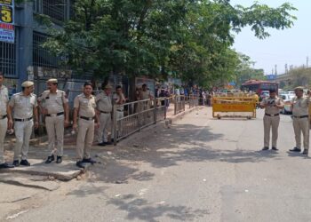 दिल्ली: छत्रपुर मेट्रो स्टेशन के पास फायरिंग की घटना की सूचना दी गई, एक घायल, पुलिस ने स्पॉट में भाग लिया