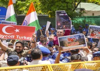 कैट ने व्यावसायिक संबंधों को समाप्त किया, पाकिस्तान का समर्थन करने के लिए तुर्की और अजरबैजान के साथ व्यापार