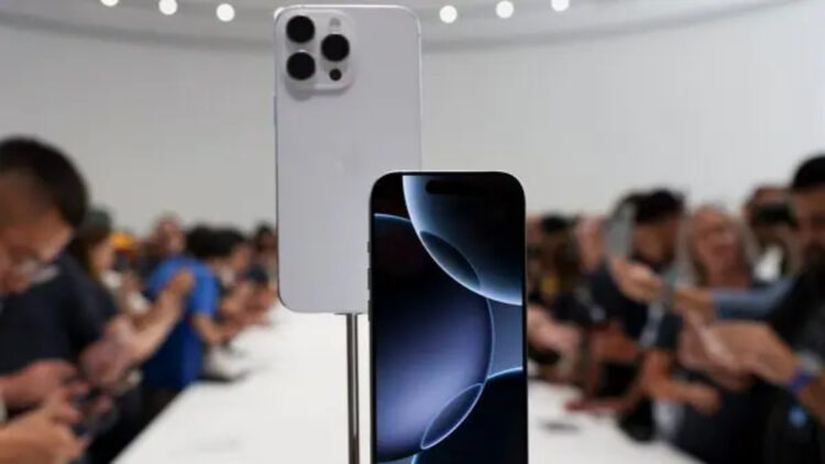 Apple ट्रम्प के 'नॉट इन इंडिया' कॉल को नजरअंदाज कर सकता है और भारत में iPhones का निर्माण जारी रख सकता है: यहाँ क्यों है