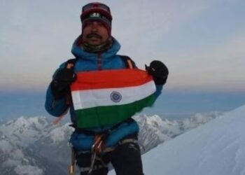 माउंट एवरेस्ट से उतरने से इनकार करने के बाद भारतीय पर्वतारोही की मृत्यु हो जाती है