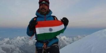 माउंट एवरेस्ट से उतरने से इनकार करने के बाद भारतीय पर्वतारोही की मृत्यु हो जाती है