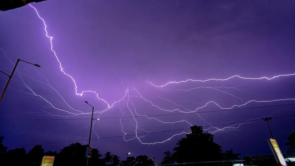 नौ मारे गए, कई घायल होकर गरज के बीच ओडिशा के दौरान बिजली की चोटों में घायल हो गए