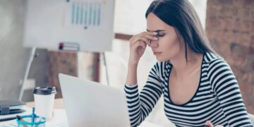 काम पर उच्च रक्तचाप? स्वस्थ रहने के लिए व्यस्त पेशेवरों के लिए इन सरल जीवन शैली परिवर्तनों का अभ्यास करें
