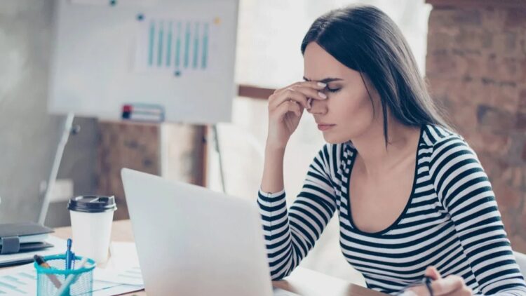 काम पर उच्च रक्तचाप? स्वस्थ रहने के लिए व्यस्त पेशेवरों के लिए इन सरल जीवन शैली परिवर्तनों का अभ्यास करें