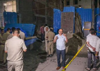 दिल्ली के पहरगंज में निर्माण के बाद तीन मृत, बचाव ऑप्स चल रहा है