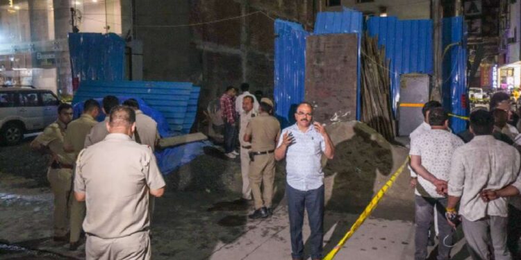 दिल्ली के पहरगंज में निर्माण के बाद तीन मृत, बचाव ऑप्स चल रहा है