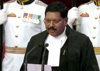 CJI GAVAI 'न्यायाधीशों' की महत्वपूर्ण भूमिका पर ध्यान केंद्रित करता है, कहते हैं कि वे जमीनी वास्तविकताओं, सामाजिक समस्याओं को अनदेखा नहीं कर सकते हैं '