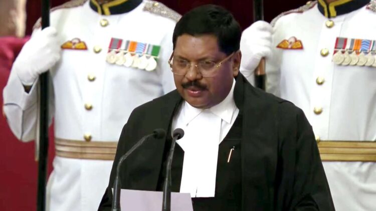 CJI GAVAI 'न्यायाधीशों' की महत्वपूर्ण भूमिका पर ध्यान केंद्रित करता है, कहते हैं कि वे जमीनी वास्तविकताओं, सामाजिक समस्याओं को अनदेखा नहीं कर सकते हैं '