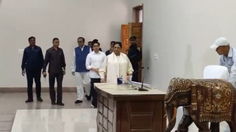मायावती ने अपने भतीजे आकाश आनंद को बीएसपी के मुख्य राष्ट्रीय समन्वयक के रूप में नियुक्त किया