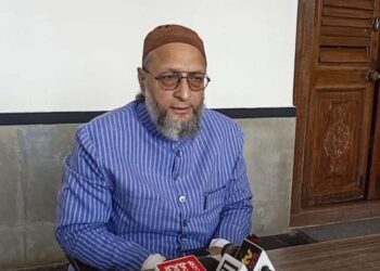 असदुद्दीन ओविसी शर्तें नई वक्फ लॉ 'असंवैधानिक', सुप्रीम कोर्ट रिलीफ के लिए उम्मीदें