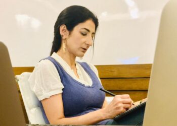 ब्रिटेन में भारतीय मूल प्रोफेसर कहते हैं