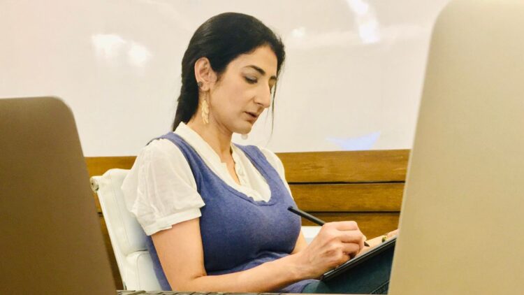 ब्रिटेन में भारतीय मूल प्रोफेसर कहते हैं