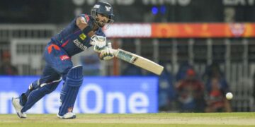 निकोलस गोरन एलएसजी बनाम एसआरएच क्लैश में रन-आउट होने के बाद ड्रेसिंग रूम में अपना कूल खो देता है: वॉच