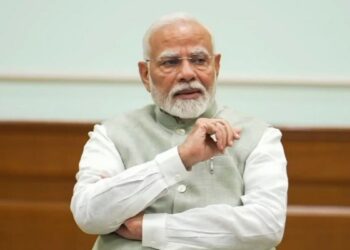 पीएम मोदी की तस्वीर ट्रेन के टिकट पर क्यों दिखाई दे रही है? यहाँ भारतीय रेलवे को क्या कहना है