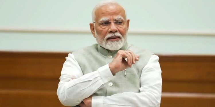 पीएम मोदी की तस्वीर ट्रेन के टिकट पर क्यों दिखाई दे रही है? यहाँ भारतीय रेलवे को क्या कहना है