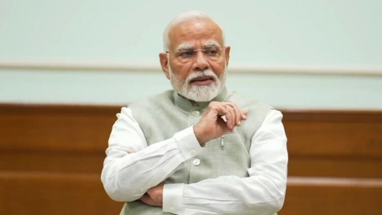 पीएम मोदी की तस्वीर ट्रेन के टिकट पर क्यों दिखाई दे रही है? यहाँ भारतीय रेलवे को क्या कहना है