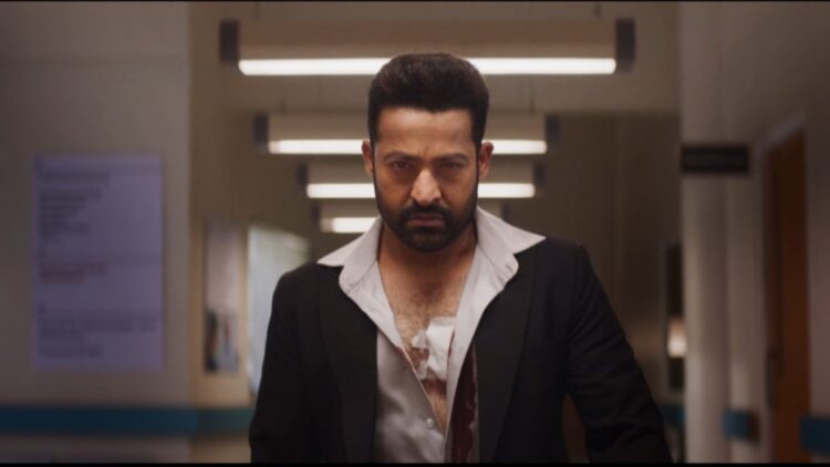 युद्ध 2 के लिए jr ntr का शुल्क netizens, पता है कि ऋतिक रोशन स्टारर के लिए देवरा अभिनेता का कितना भुगतान किया गया था