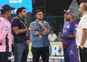 डीसी के सह-मालिक पार्थ जिंदल ने बीसीसीआई को लिखते हैं कि आईपीएल क्लैश को 'येलो अलर्ट' के कारण मुंबई से बाहर ले जाने का अनुरोध किया गया।