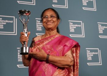 भारत के बानू मुश्ताक ने 'हार्ट लैंप' के लिए अंतर्राष्ट्रीय बुकर पुरस्कार जीता वह कॉन हे?