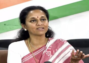 सुप्रिया सुले विपक्ष के साथ रैंक तोड़ता है, खरगे की 'स्मॉल वॉर' टिप्पणी पर हिट करता है: 'एक युद्ध एक युद्ध है ...'