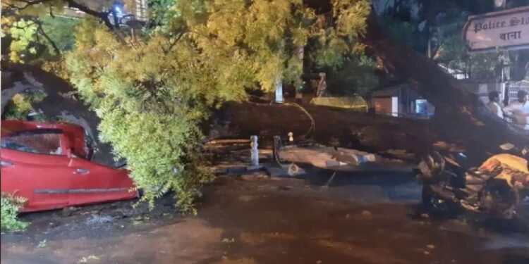 दो मृत, गरज के बाद कई घायल, भारी बारिश बल्लेबाज दिल्ली-एनसीआर