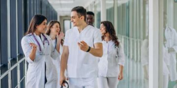 NEET UG 2025: NMC मेडिकल एस्पिरेंट्स के लिए दिशानिर्देश जारी करता है, MBBS छात्रों को लेने के लिए चरणों की जाँच करें