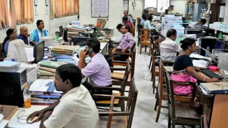 अच्छी खबर: केंद्रीय सरकार के कर्मचारी वार्षिक वेतन वृद्धि की तारीख से पहले रिटायर हो रहे थे