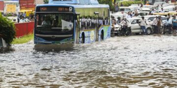 मौसम अद्यतन आज: IMD दिल्ली के लिए अधिक बारिश की भविष्यवाणी करता है, बेंगलुरु, मुंबई के लिए सतर्क मुद्दे
