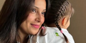 Bipasha बसु ने इंस्टाग्राम पर बेटी देवी के साथ एक तस्वीर साझा की फोटो देखें