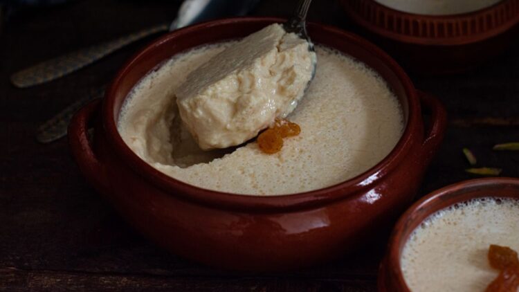 Mishti doi: गर्मियों के दौरान आसानी से घर पर इस बंगाली विनम्रता को बनाएं, नुस्खा जानें
