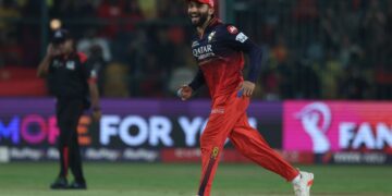 रजत पाटीदार बनाम सनराइजर्स हैदराबाद की कप्तानी क्यों नहीं कर रहे हैं? मयंक अग्रवाल आरसीबी खेलने के लिए XI खेलते हैं