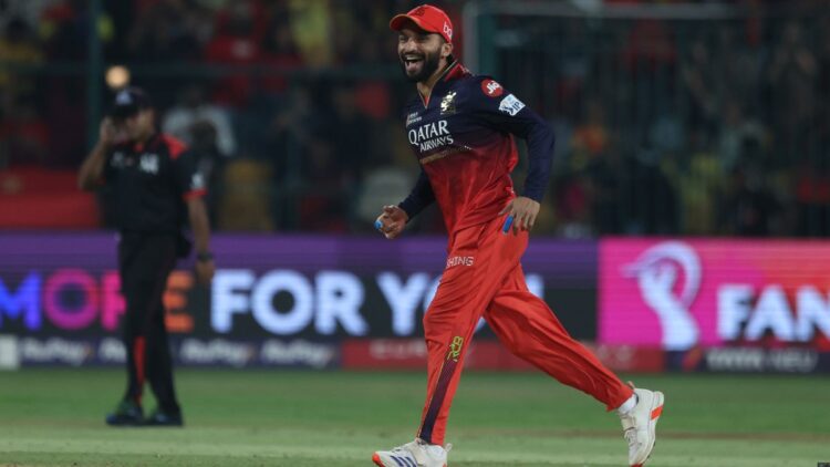 रजत पाटीदार बनाम सनराइजर्स हैदराबाद की कप्तानी क्यों नहीं कर रहे हैं? मयंक अग्रवाल आरसीबी खेलने के लिए XI खेलते हैं