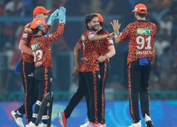 आरसीबी आईपीएल 2025 में एसआरएच के खिलाफ ठोकर, मुसीबत में शीर्ष 2 स्थान
