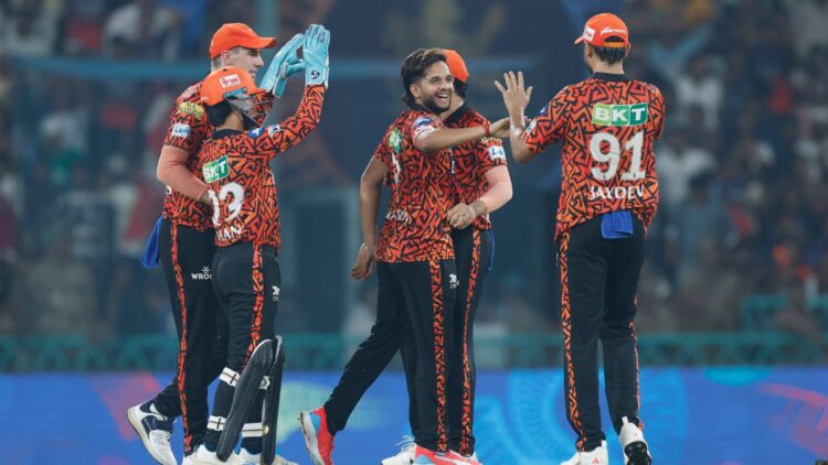 आरसीबी आईपीएल 2025 में एसआरएच के खिलाफ ठोकर, मुसीबत में शीर्ष 2 स्थान