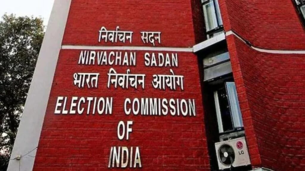 ECI मोबाइल फोन जमा के लिए नए दिशानिर्देश जारी करता है और मतदान केंद्रों के पास मानदंडों को कैनवसिंग करता है