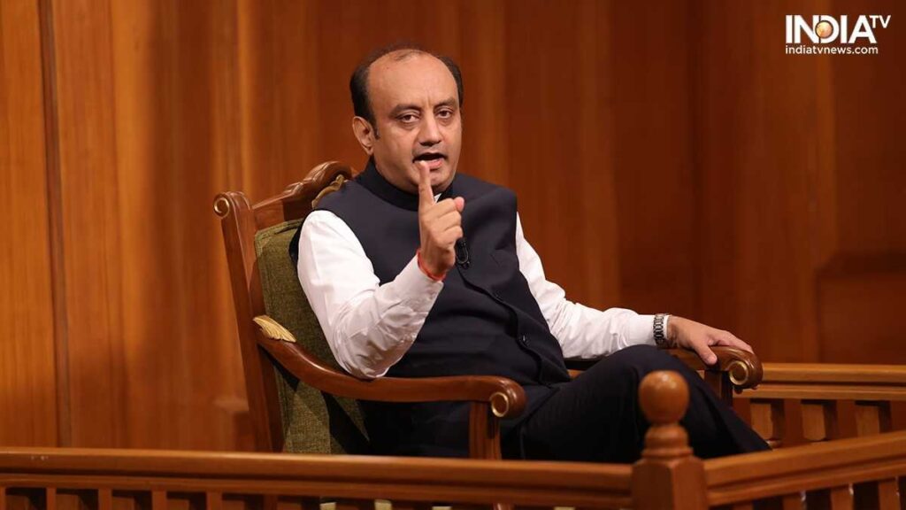 AAP KI ADALAT: सुधानशु त्रिवेदी ने सोफिया कुरैशी पर विजय शाह की टिप्पणी की निंदा की, स्लैम्स कांग्रेस