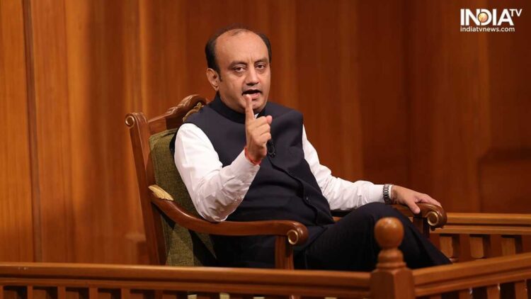 AAP KI ADALAT: सुधानशु त्रिवेदी ने सोफिया कुरैशी पर विजय शाह की टिप्पणी की निंदा की, स्लैम्स कांग्रेस