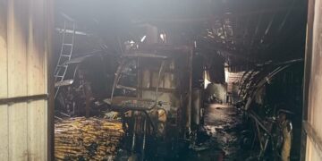 दिल्ली: शाहदारा क्षेत्र में ई-चार्जिंग स्टेशन पर आग के रूप में दो मृत